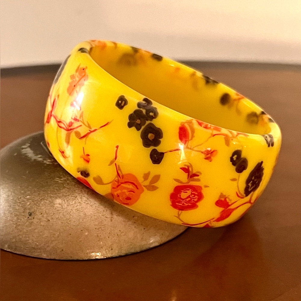 Vintage 1.5” Wide Lucite Yellow Bangle Bracelet with Motif Floral Design…
